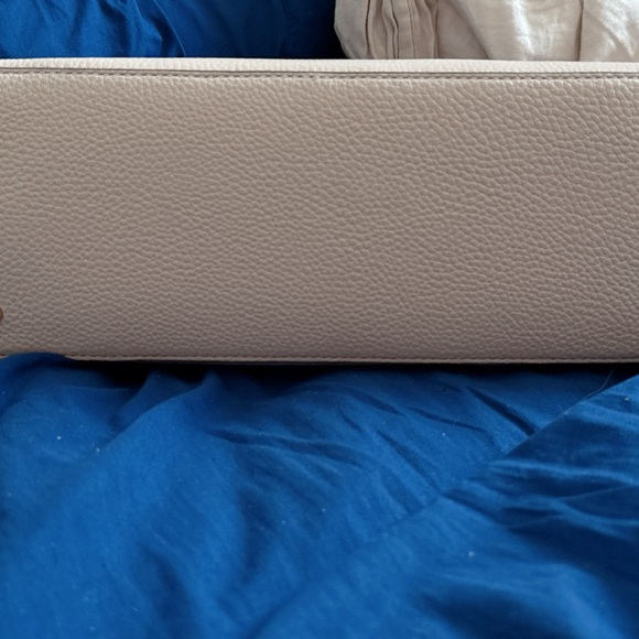 Sold - Picture 3 of 4